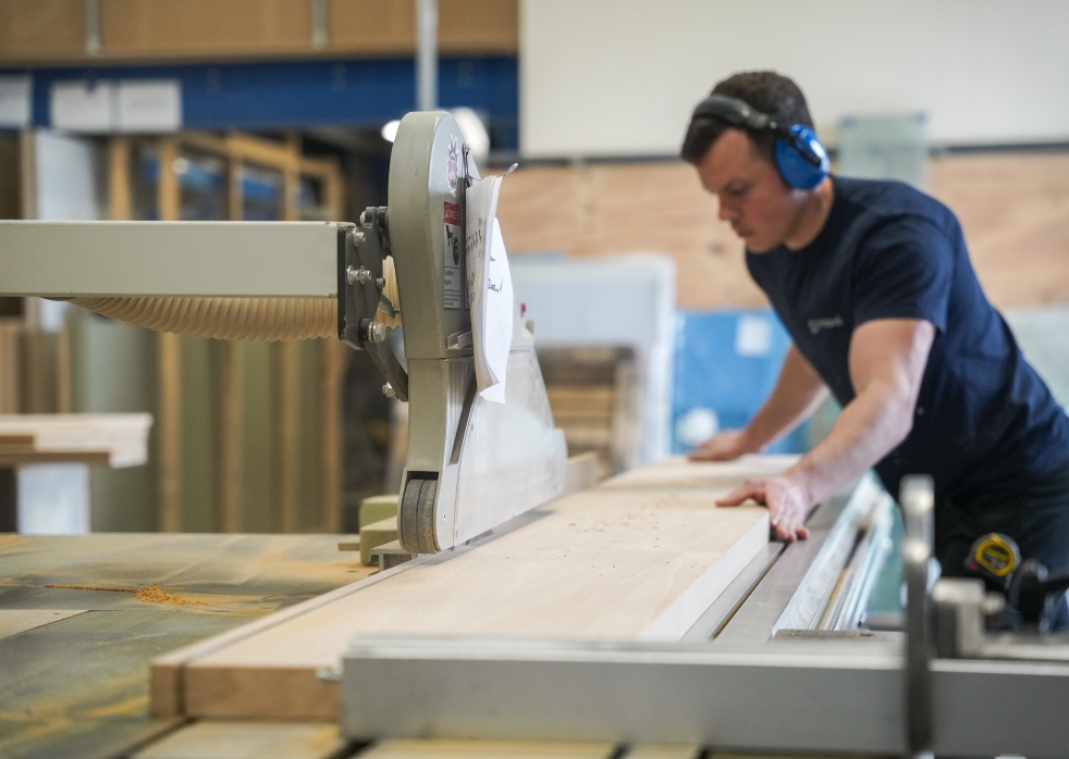 Shop Fitter manufacturing equipment for shop fitting