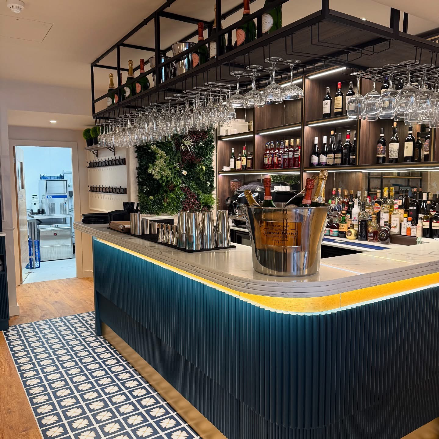 Restaurant bar and counter